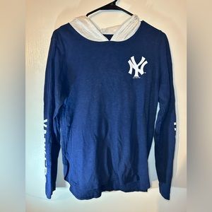 MLB GIII 4Her by Carl Banks Women’s New York Yankees Hooded Long Sleeve Top Sz M